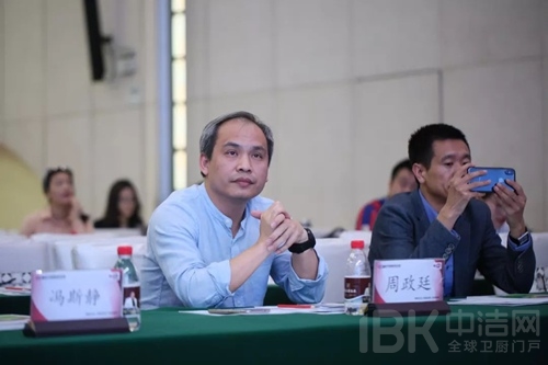 ���������㣬���ݷ�չƿ�������̸�����ƾ֣���